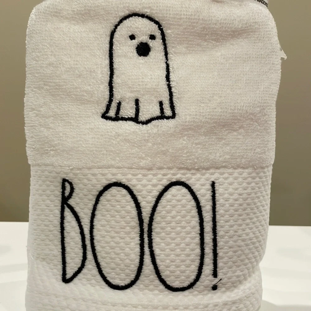 NWT Rae Dunn Set of 2 BOO Halloween Hand Towels
